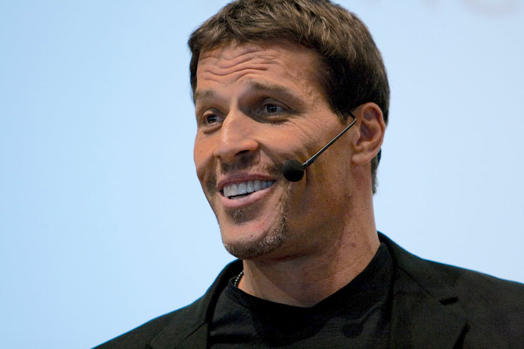 Despertando Seu Gigante Interior: Uma Análise Profunda da Obra de Tony Robbins